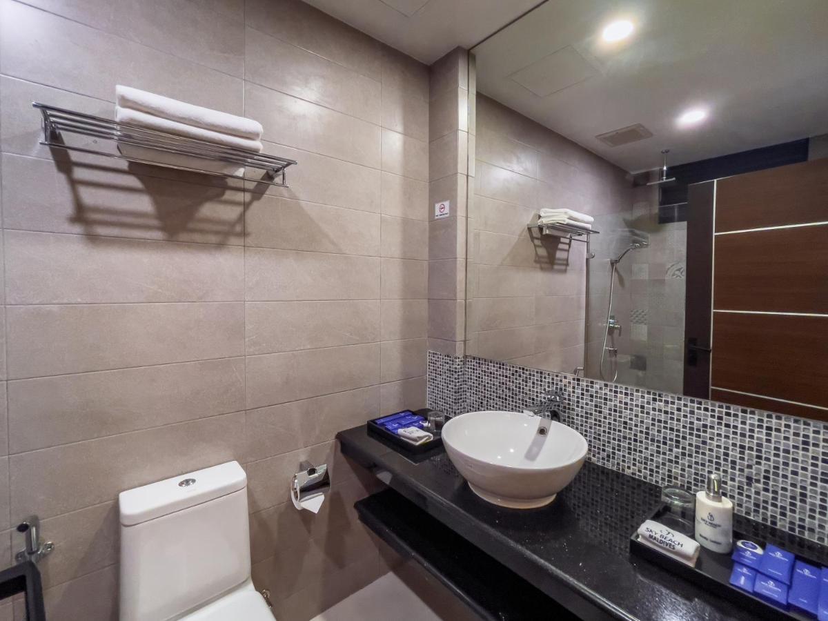 Sky Beach Maldives - Dhiffushi Exterior foto